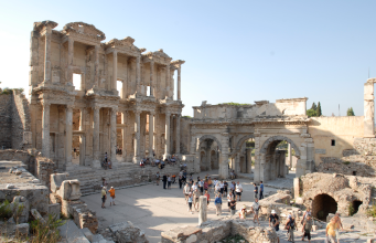Deniz, Kum ve Tarih: Akdeniz’in En İyi Plajları ve Antik Siteleri